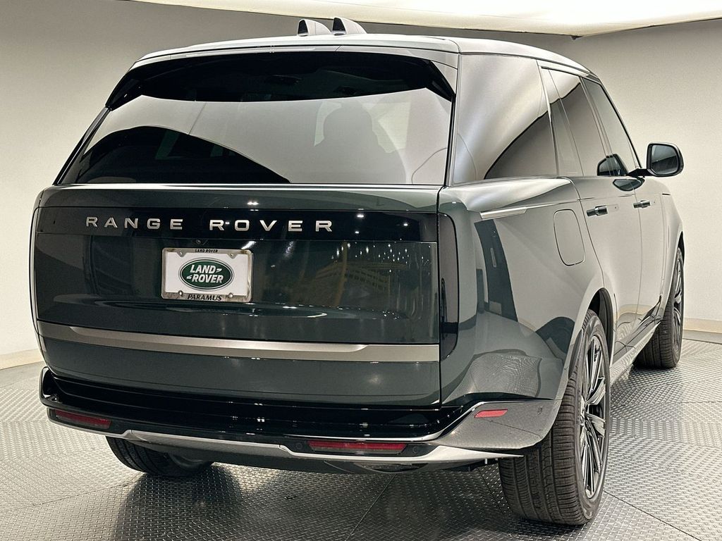 2025 Land Rover Range Rover SE 3