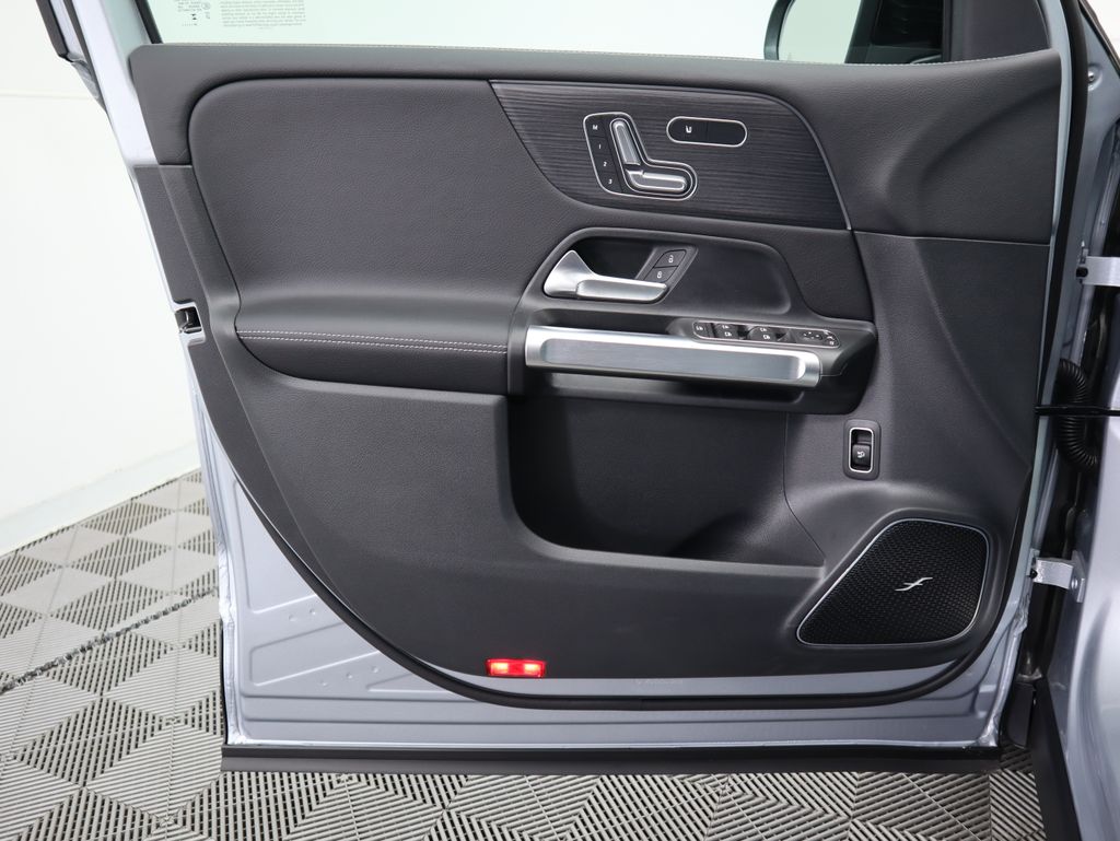 Thumbnail: 2025 Mercedes-Benz GLB - 25