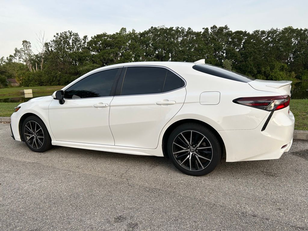 2021 Toyota Camry SE 3