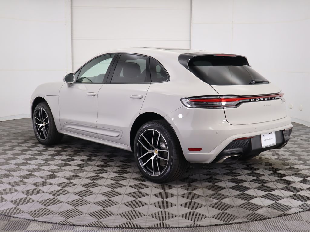 Thumbnail: 2025 Porsche Macan - 3
