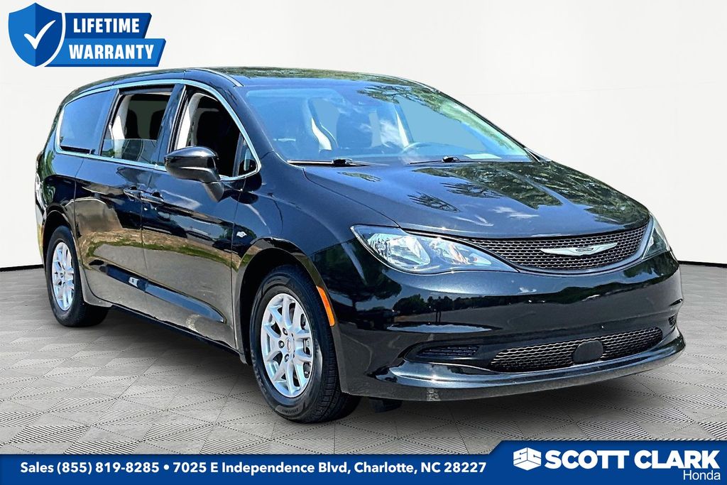 Brilliant Black Crystal Pearlcoat 2023 Chrysler Voyager Minivan Front-Wheel Drive 9-Speed Automatic