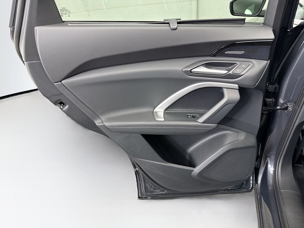 Thumbnail: 2025 Audi Q5 - 25