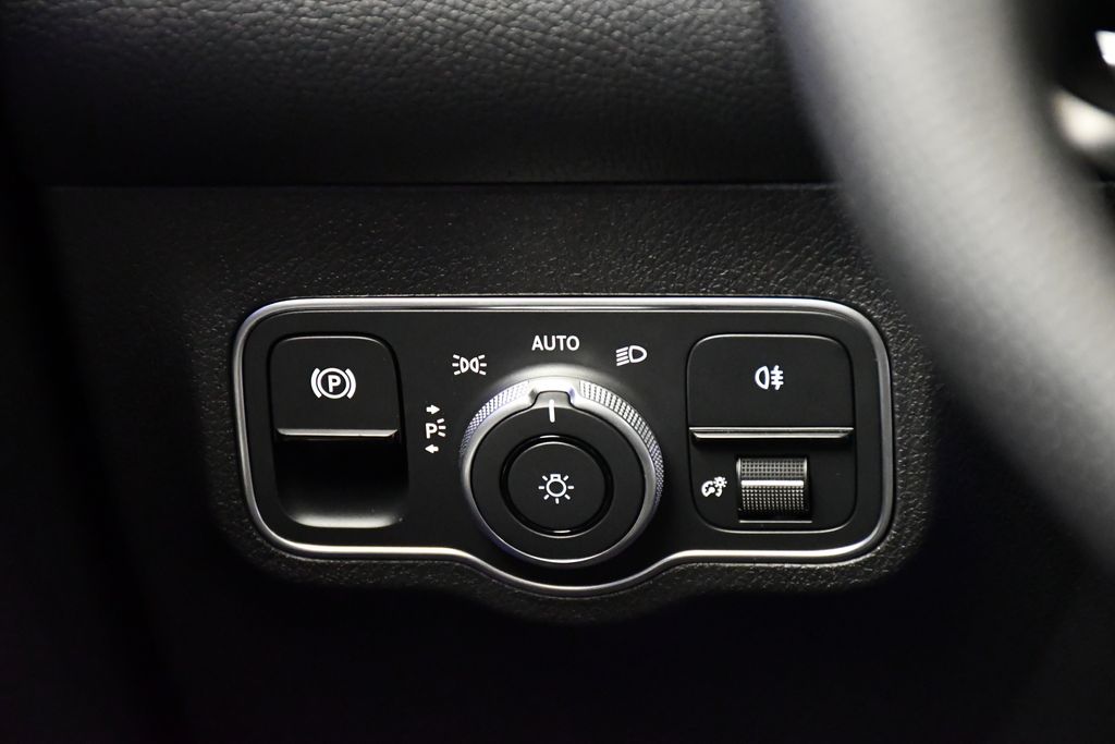 Thumbnail: 2026 Mercedes-Benz GLB - 22