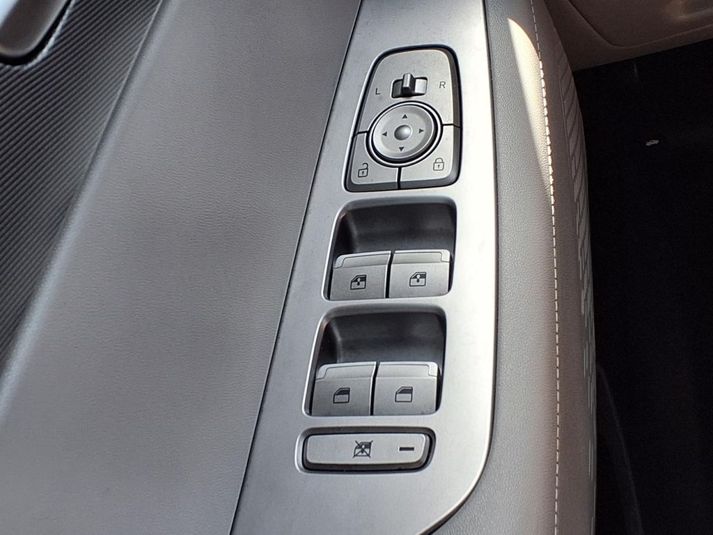 2020 Hyundai Palisade SE White at Genesis of Spring