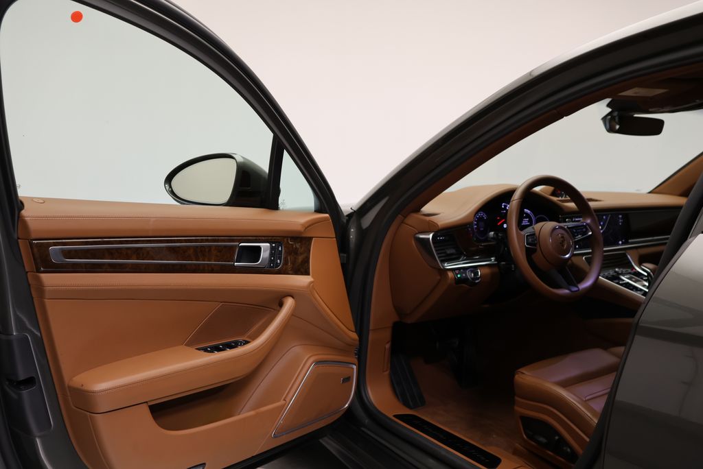 Thumbnail: 2022 Porsche Panamera - 27