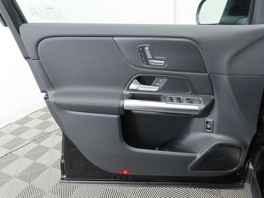 Thumbnail: 2025 Mercedes-Benz GLA - 24