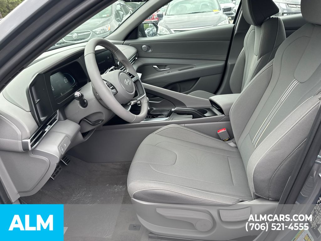 2025 Hyundai Elantra SEL Sport photo 10