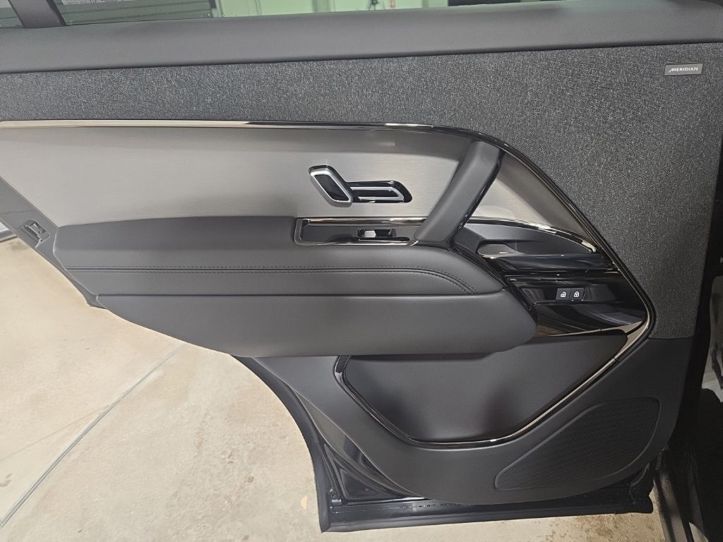 New 2026 Black Land Rover Dynamic SE image 22