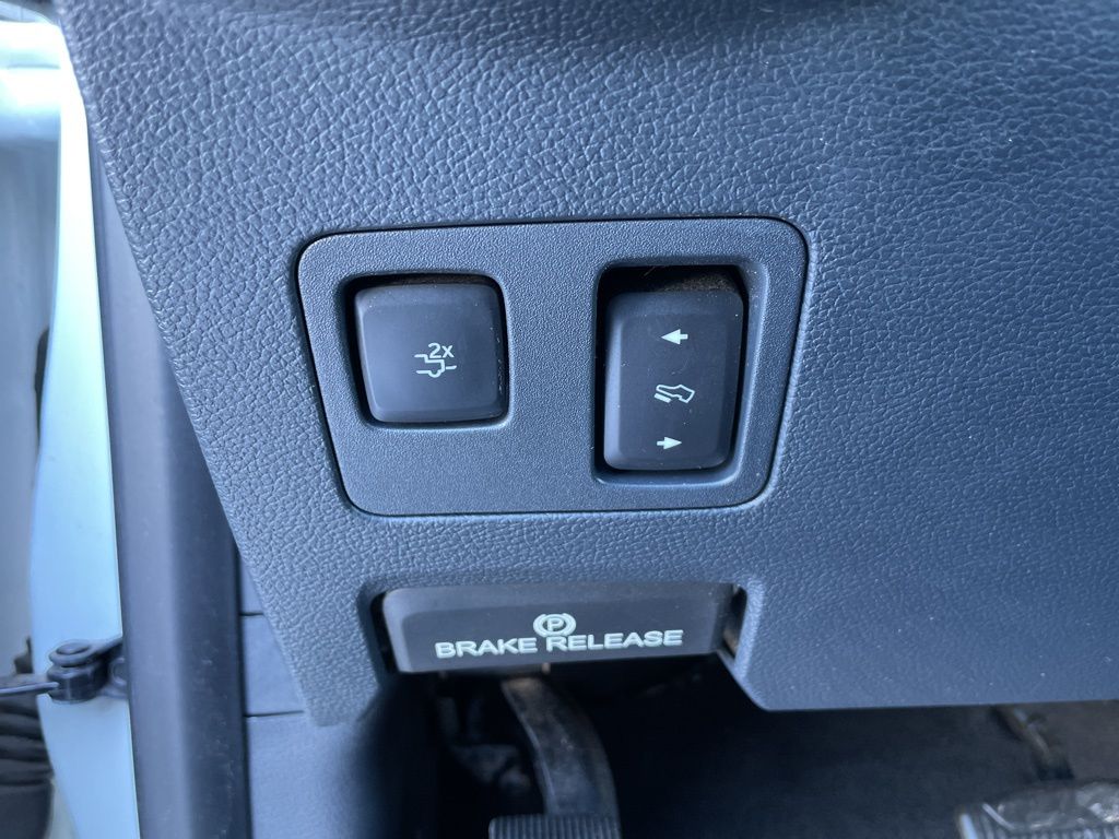 Certified Used 2022 White Ford Lariat image 44