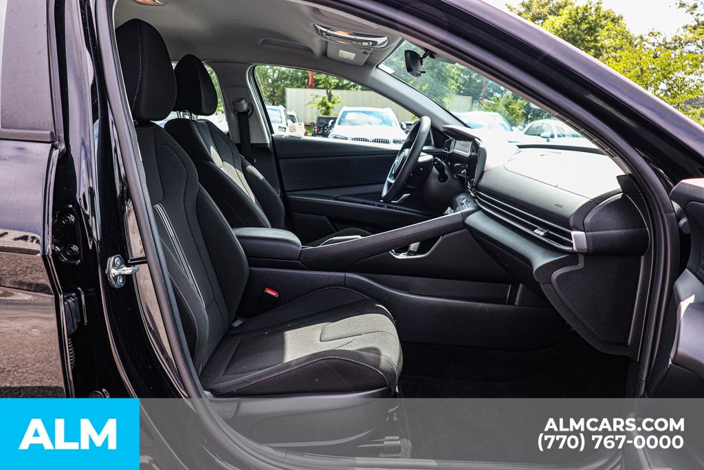 Used 2024 Black Hyundai SEL image 20