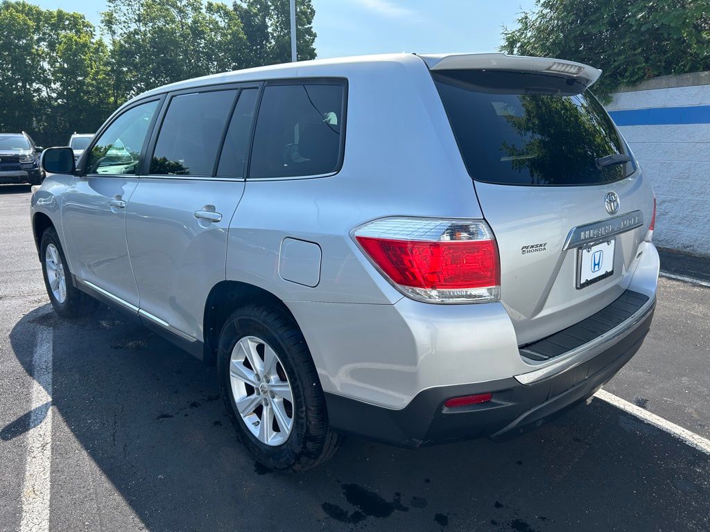 Thumbnail: 2012 Toyota Highlander - 3