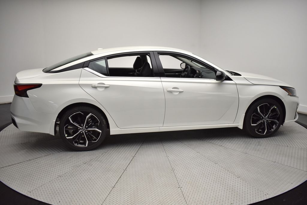 Thumbnail: 2025 Nissan Altima - 4