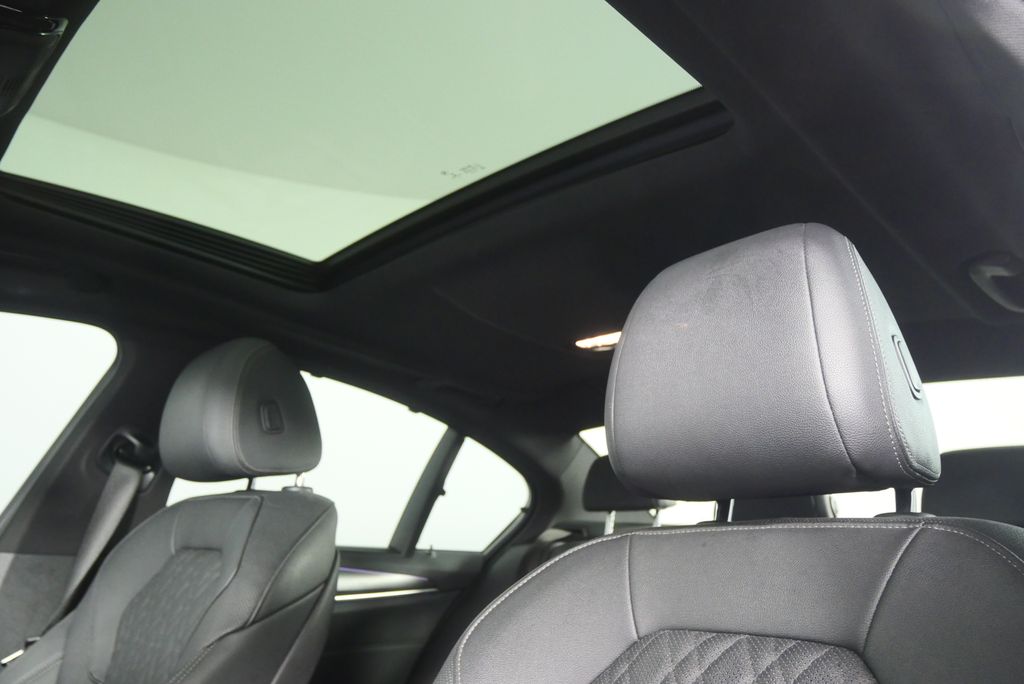 Thumbnail: 2023 BMW 5 Series - 11