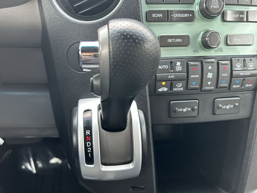 Thumbnail: 2011 Honda Pilot - 19