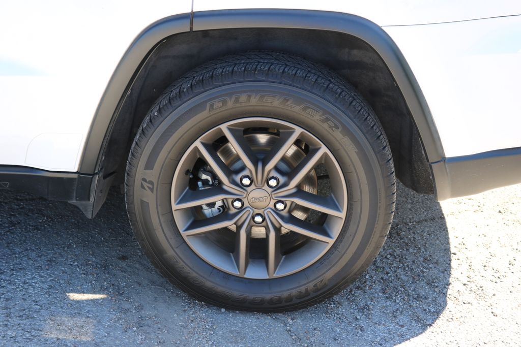 Used Car 2016 Jeep Grand Cherokee  75th Anniversary Edition For Sale Under $12,000 In Austin, Texas