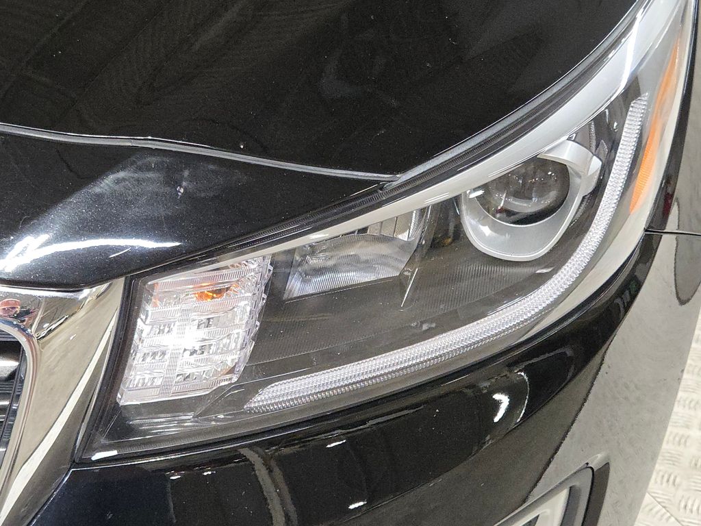 2021 Kia Sedona EX photo 12
