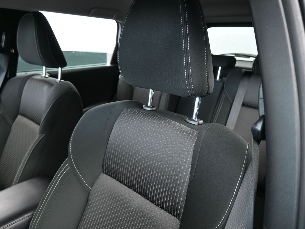 Used 2023 White Mitsubishi ES image 16