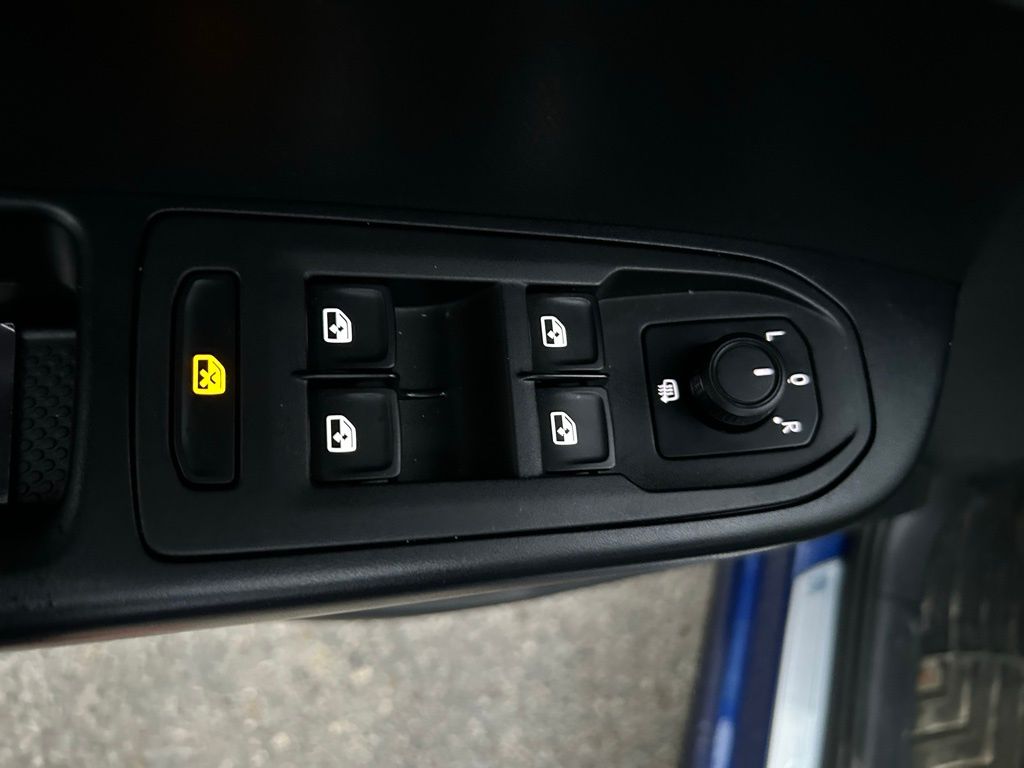 Thumbnail: 2022 Volkswagen Taos - 17