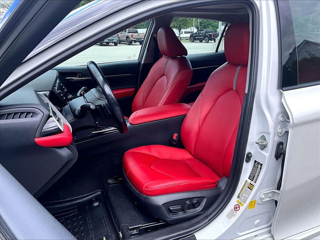 2018 Toyota Camry — photo 10