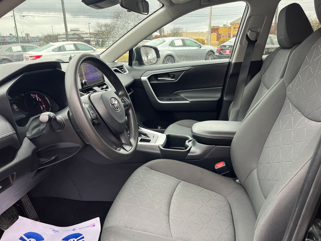 2023 Toyota RAV4 XLE photo