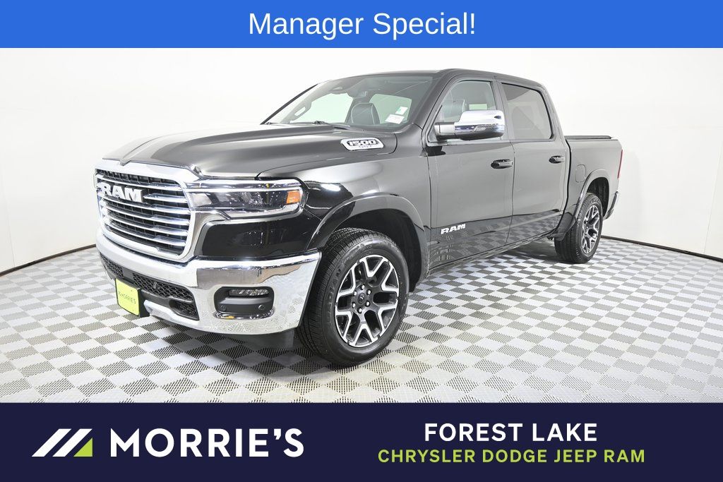 Diamond Black Crystal Pearlcoat 2025 RAM 1500 Laramie Crew Cab 4WD Pickup Truck Four-Wheel Drive 8-Speed Automatic