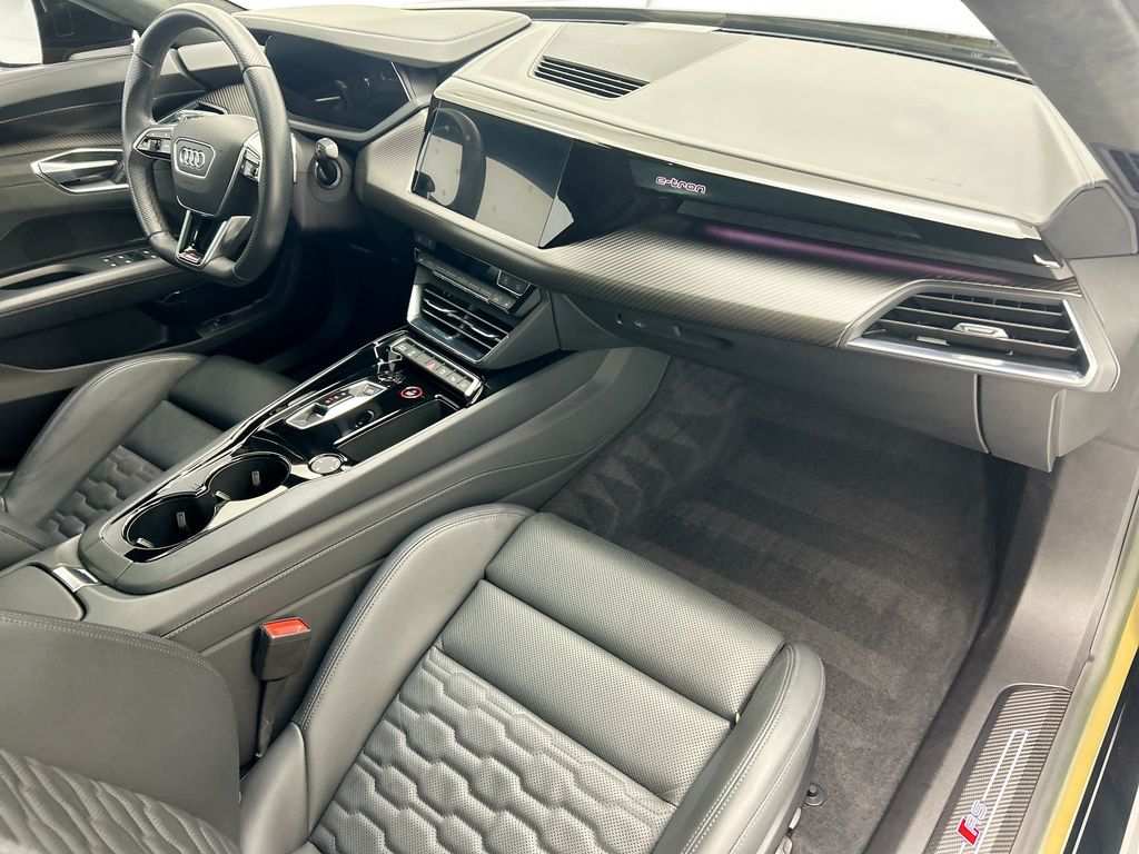 Thumbnail: 2022 Audi RS e-tron GT - 16