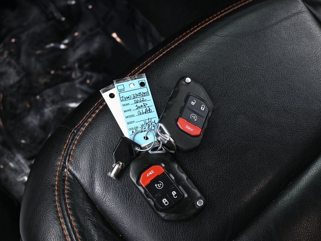 Used 2022 Bright White Clearcoat Jeep Mojave image 16