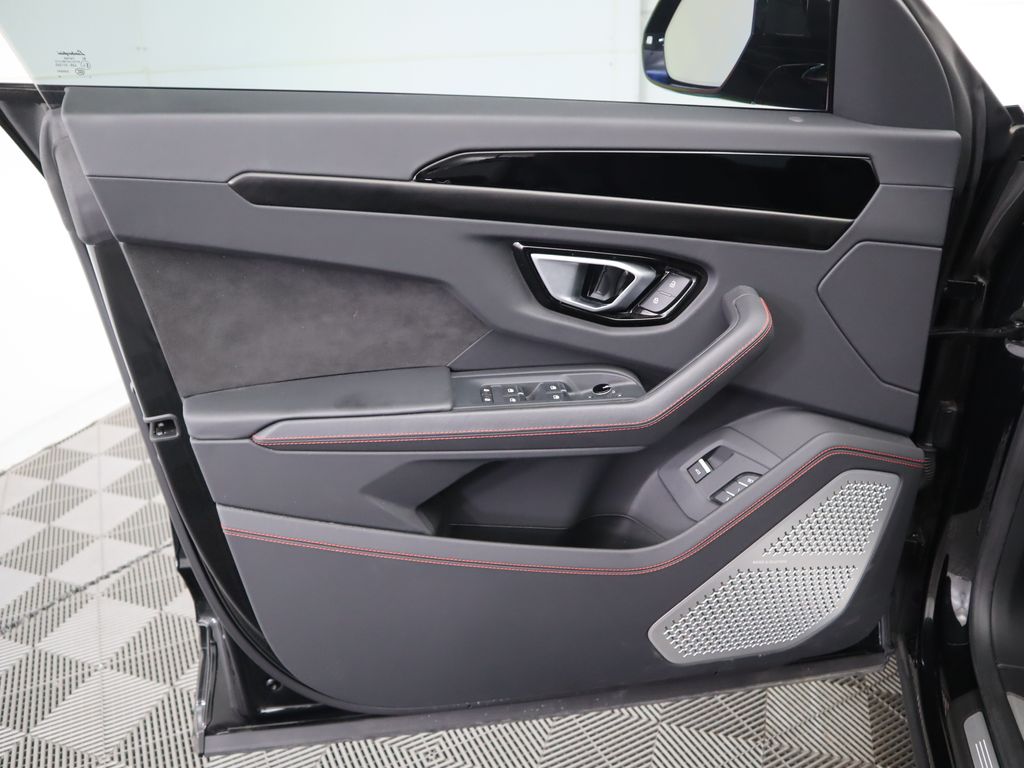 Thumbnail: 2024 Lamborghini Urus - 25