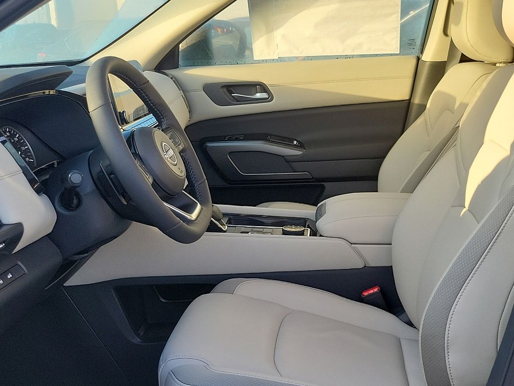 Thumbnail: 2025 Nissan Pathfinder - 9