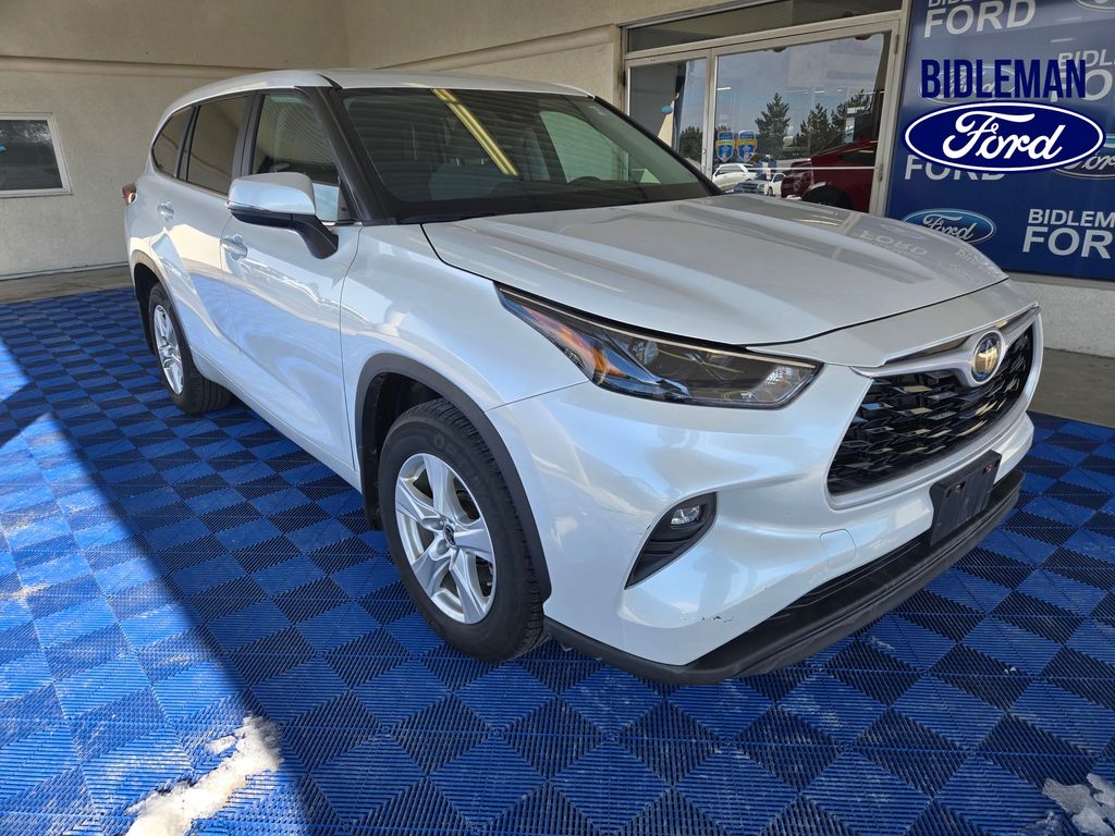 White (Wind Chill Pearl) 2023 Toyota Highlander LE AWD SUV / Crossover All-Wheel Drive 8-Speed Automatic