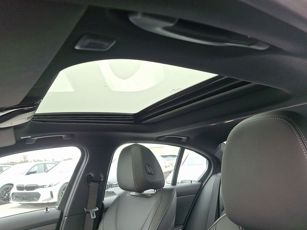 Thumbnail: 2025 BMW 3 Series - 15