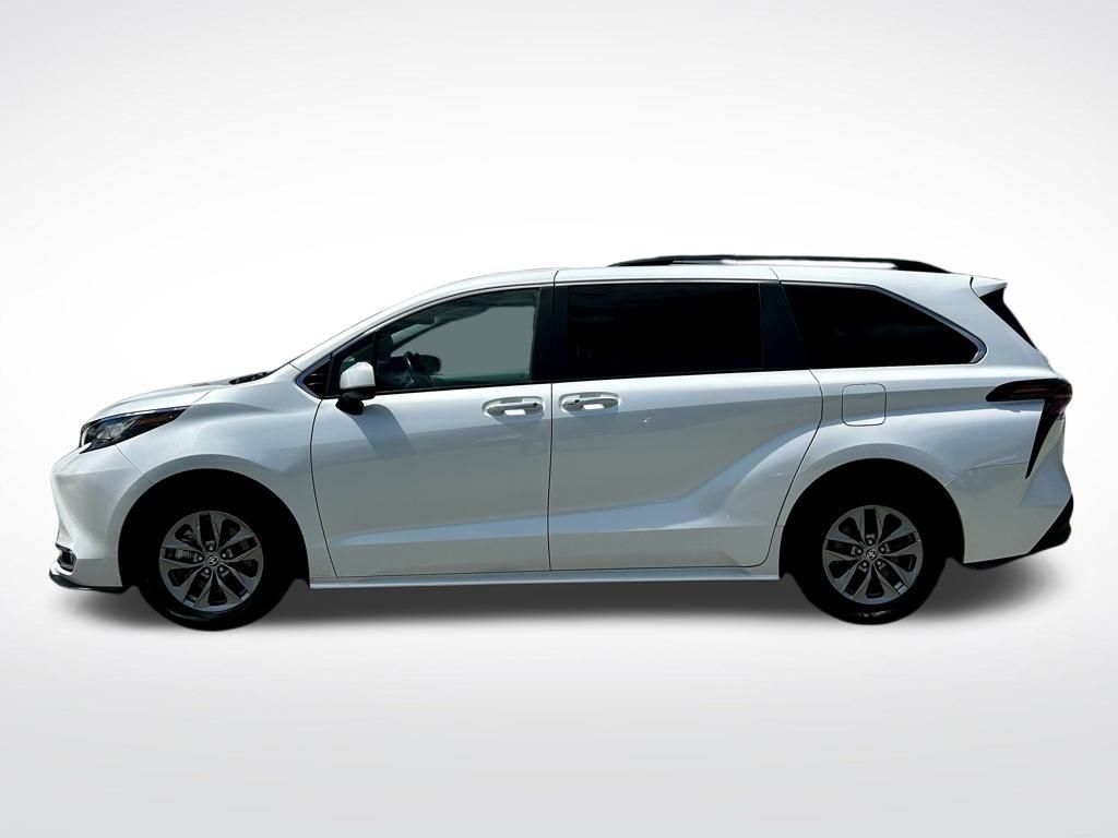 Used 2023 Toyota Sienna XLE with VIN 5TDYRKEC2PS152733 for sale in Miami, FL