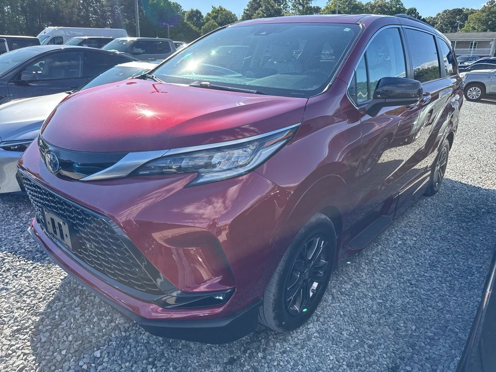 2024 Toyota Sienna XSE 7-Passenger Hybrid AWD's photo