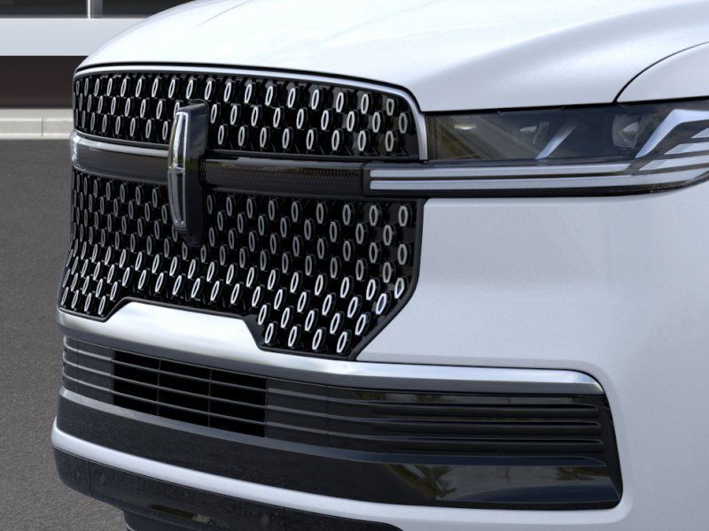 Thumbnail: 2025 Lincoln Navigator L - 17