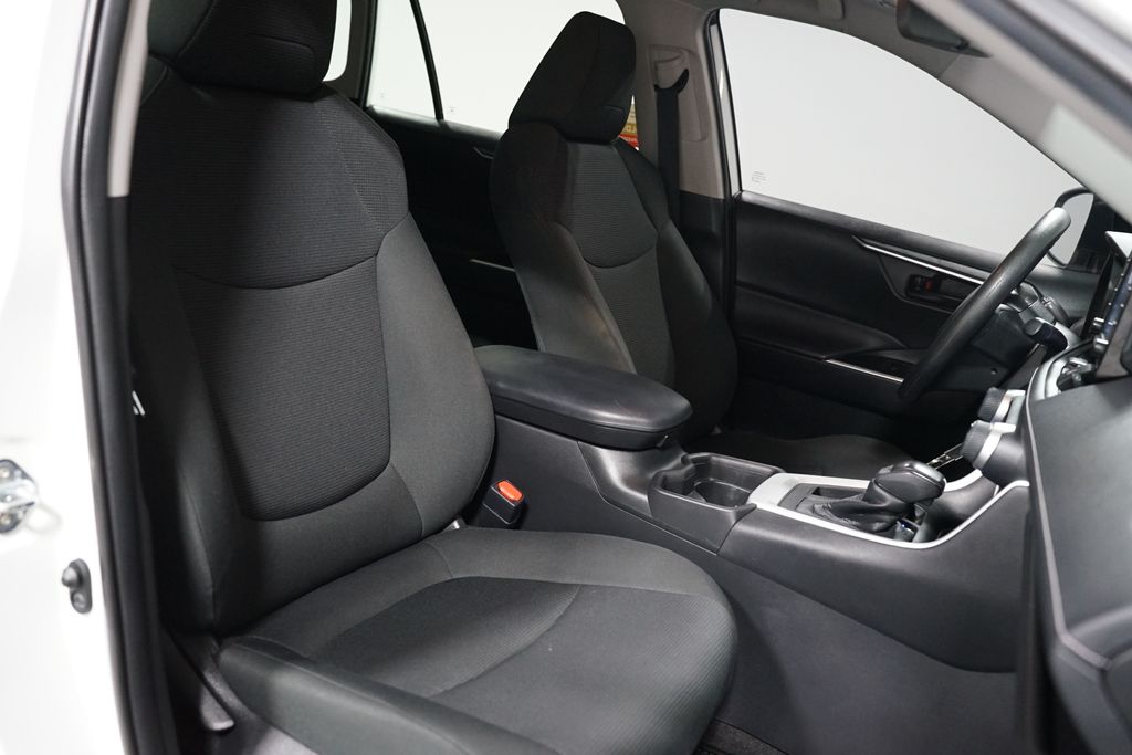 Thumbnail: 2021 Toyota RAV4 - 25