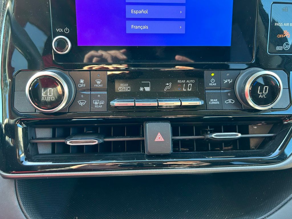 Thumbnail: 2023 Toyota Highlander - 27