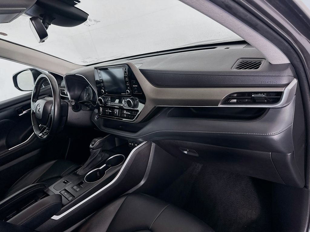 Thumbnail: 2021 Toyota Highlander - 29