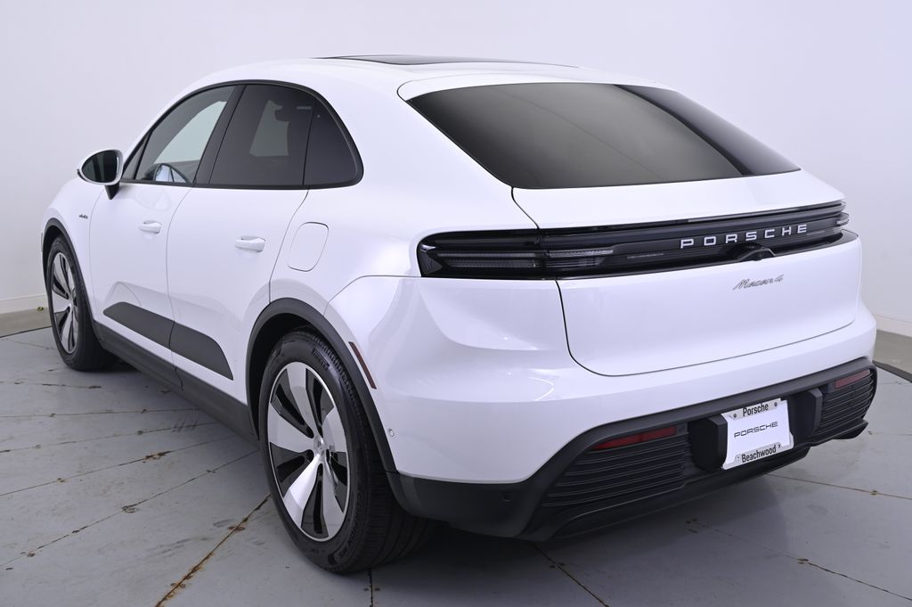 Thumbnail: 2024 Porsche Macan - 3