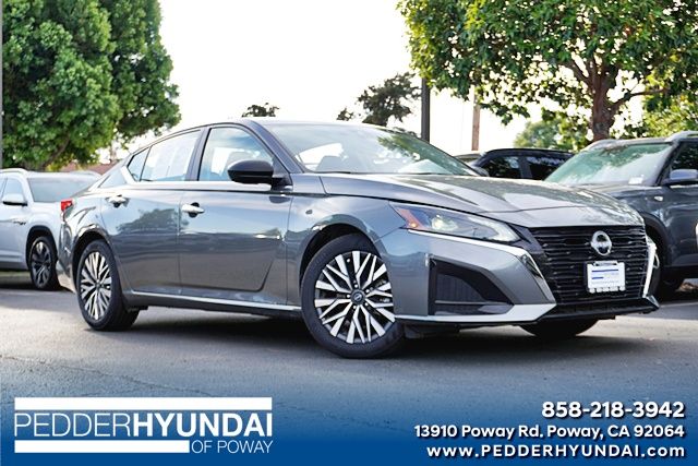 Gray (Gun Metallic) 2025 Nissan Altima Sedan Front-Wheel Drive Continuously Variable Transmission