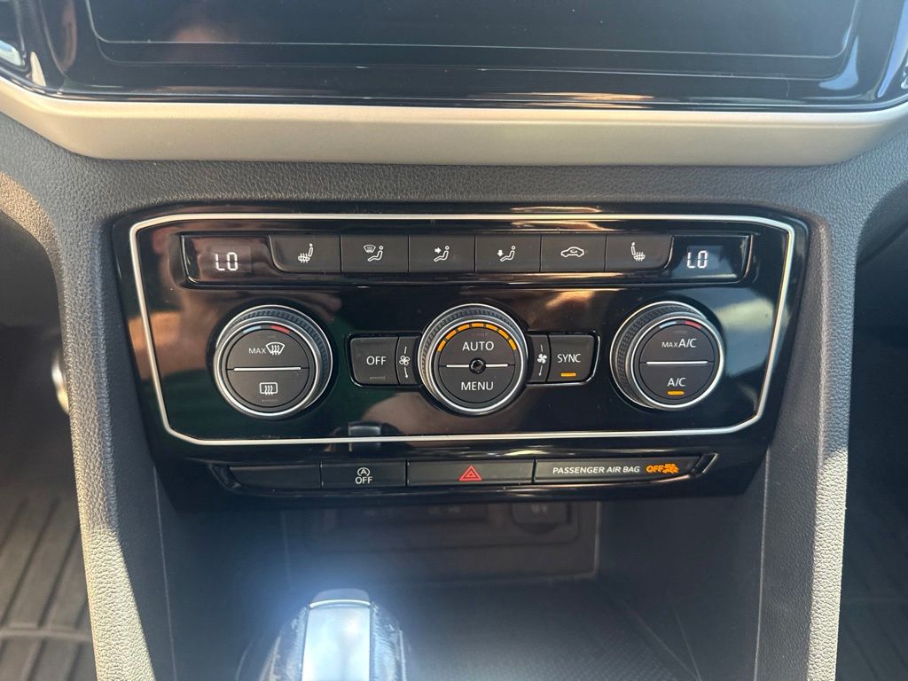 2023 Volkswagen Atlas Cross Sport 2.0T SEL R-Line Black