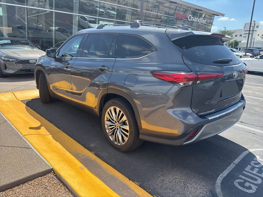 Thumbnail: 2021 Toyota Highlander - 4