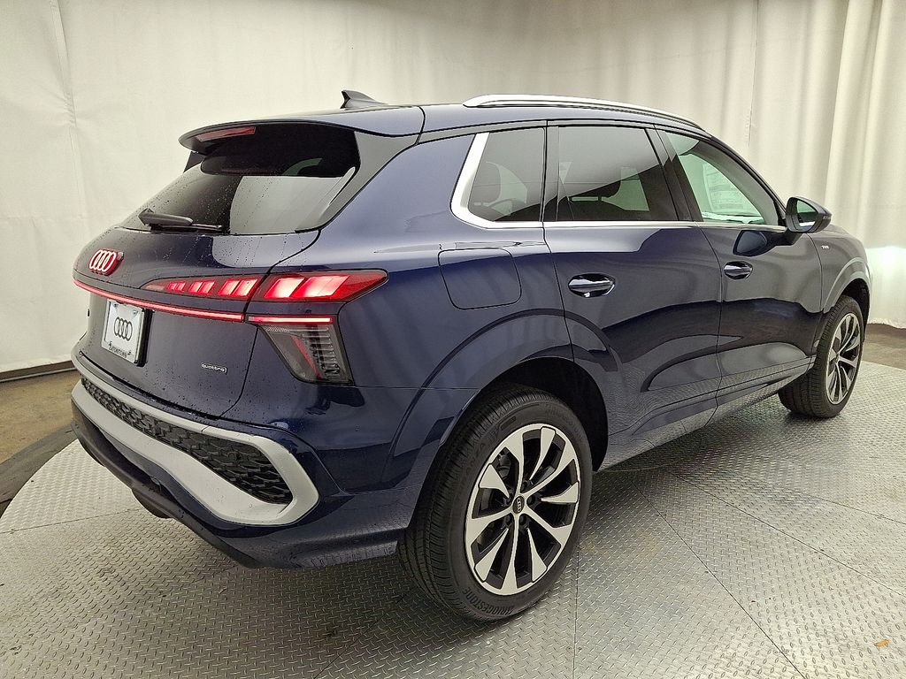 Thumbnail: 2026 Audi Q3 - 3