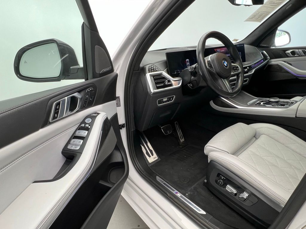 Thumbnail: 2023 BMW X7 - 23