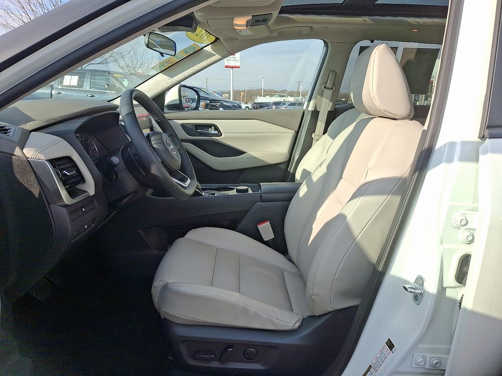 Thumbnail: 2022 Nissan Rogue - 14