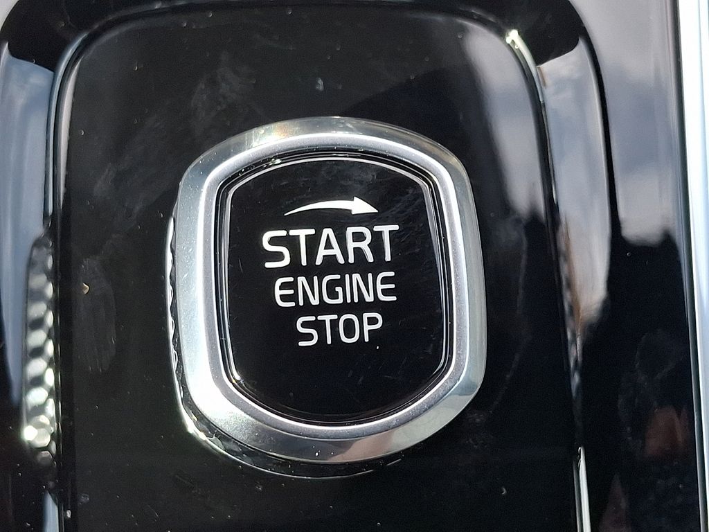 Thumbnail: 2025 Volvo S60 - 24