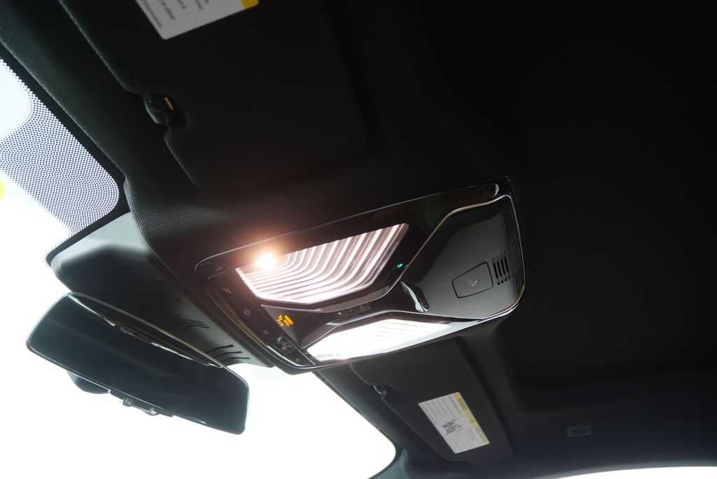 Thumbnail: 2026 BMW 8 Series - 21