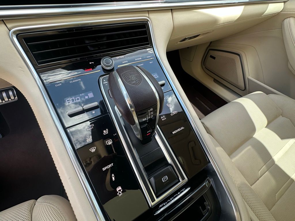 Thumbnail: 2023 Porsche Panamera - 27
