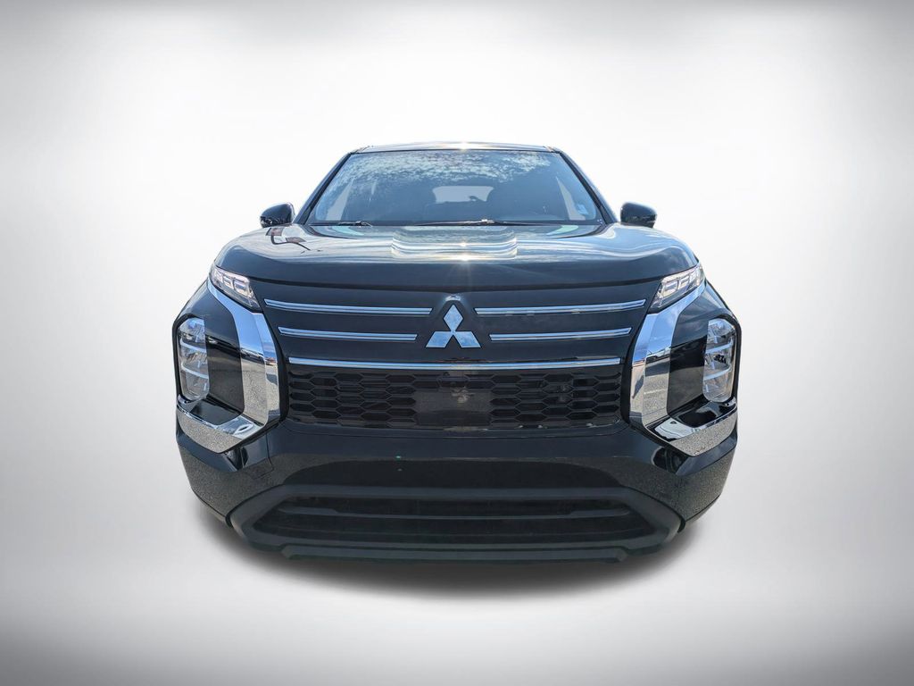 2025 Mitsubishi Outlander Plug-in Hybrid SE - Photo 8
