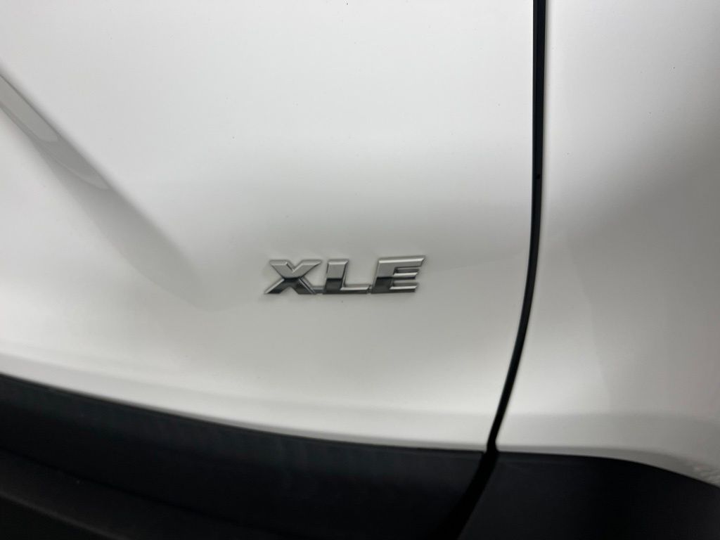 Thumbnail: 2023 Toyota RAV4 - 18
