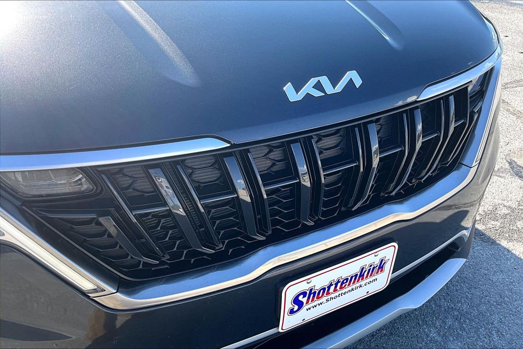 Used 2024 Kia Carnival Van